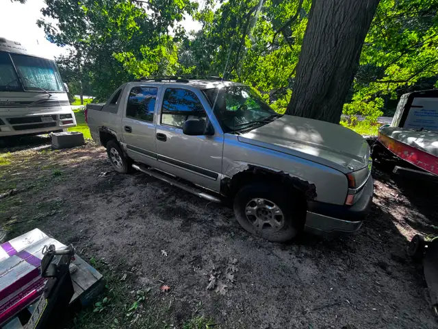 2004 Chevy Avalanche573776103358474241