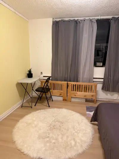 Large Main Floor Room with Private Bathroom – $1,000/Month – Near Kennedy Subway Looking for a clean...