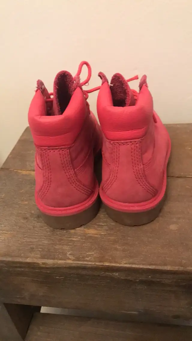 Girl’s Timberland Boots Size 10 in Kids & Youth in Markham / York Region - Image 5