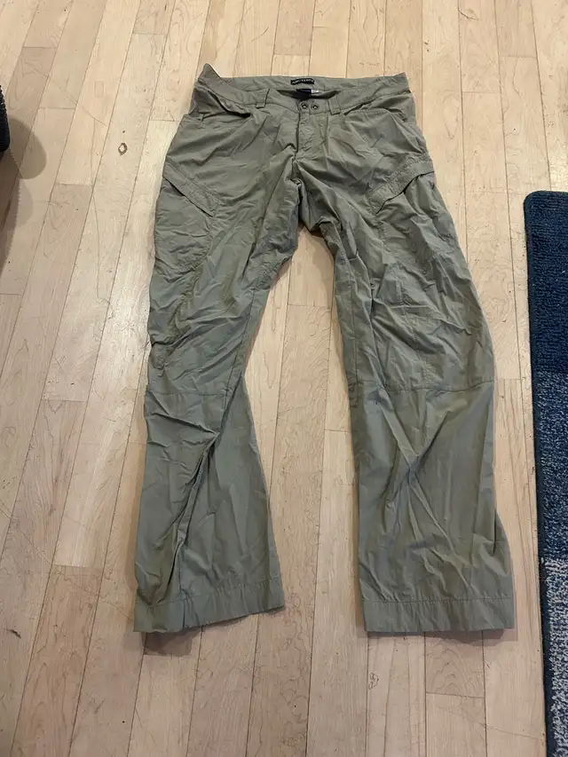 Arcteryx Pants for outdoors, waterproof in Women's - Bottoms in Ottawa - Image 3