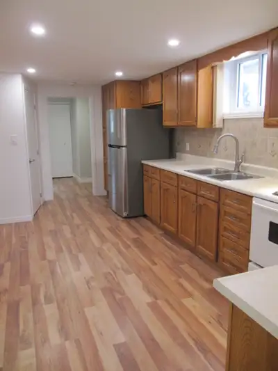 Located near Myers and Elgin (519-277-9157) Building and Suite Amenities: - Fenced in yard for priva...