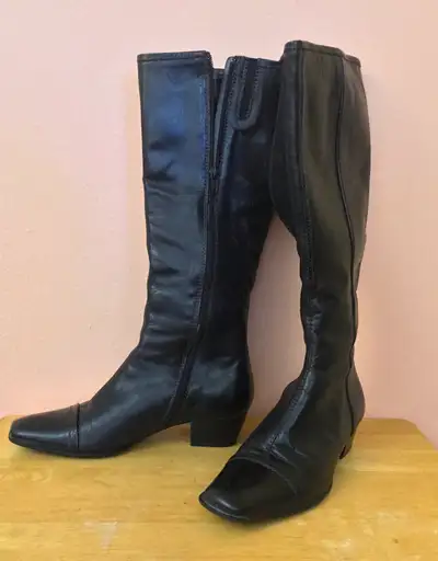 Black stylish boots for boots lover, View more