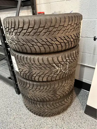 Nokian winter tires for sale / a vendre 265/45R20 *** Rims are sold ***