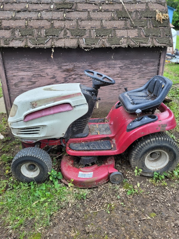 Lawn tractor Lawnmowers & Leaf Blowers Cornwall Kijiji