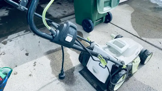 Electric Lawn Mover in Lawnmowers & Leaf Blowers in Calgary - Image 3