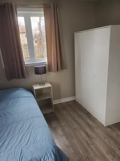 Chambre meublée à louer à Laval
