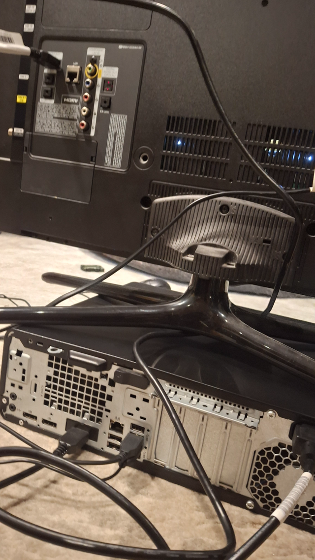 Hp EliteDesk 800 G4 small form PC +TV in Desktop Computers in Edmonton - Image 5