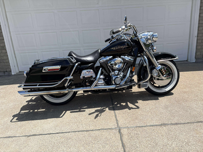 1999 Harley Road King Safety & back tire & bearings Asking price: 10,000 48,600 Miles Complete packa...