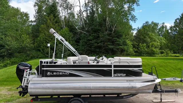 2020 Legend Splash + Flex Pontoon Boat in Personal Watercraft in North Bay - Image 4