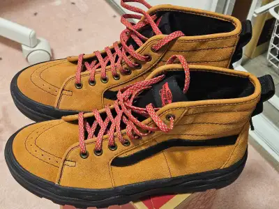 (NEW)M7/W8.5 Vans Sk8-Hi Suede Boots, View more