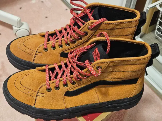 (NEW)M7/W8.5 Vans Sk8-Hi Suede Boots in Women's - Shoes in Markham / York Region - Image 2