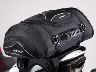 Capacité de 24 litres : 13,4 x 14,2 x 7,5 po (L. x l. x P.). Base en néoprène amovible, doublure int...