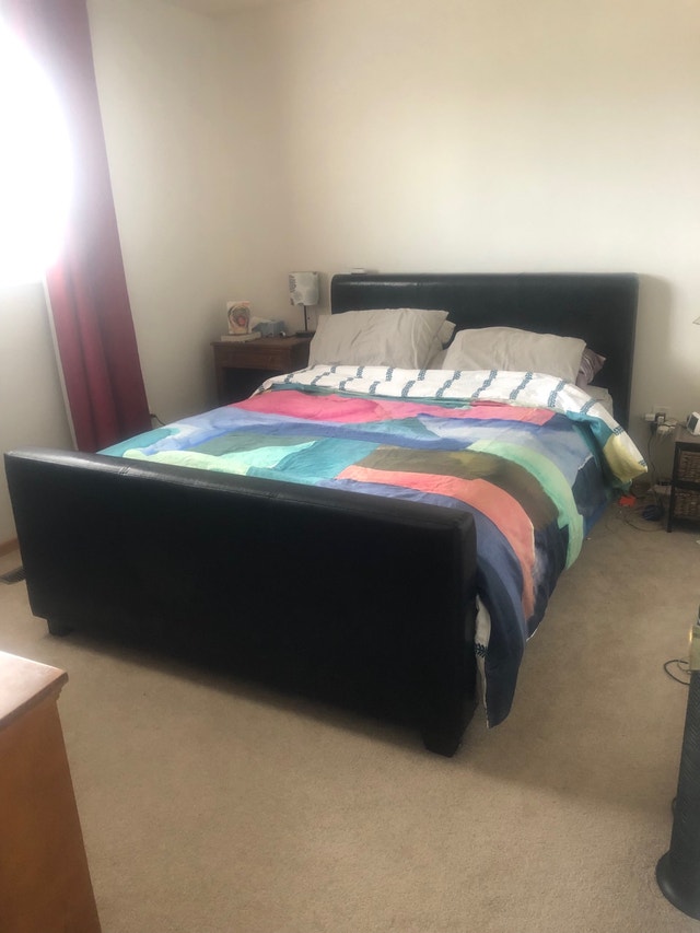 ROOM for rent in BURLINGTON HOME, guelph line and dundas street Room