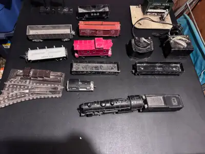 Various model train cars and accessories. 2 transformer a Lionel 128 news stand, American Flyer 303...