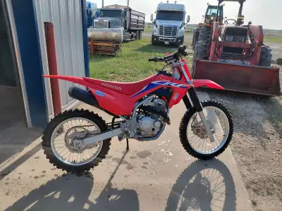 115 hrs. Perfect condition. Never any problems. New rear tire