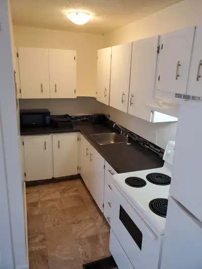 Kimberley 1 bedroom apartment, Ready July 1