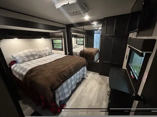 34 RLOK 3 Slideouts Jayco Jay flight in Travel Trailers & Campers in Fredericton - Image 7