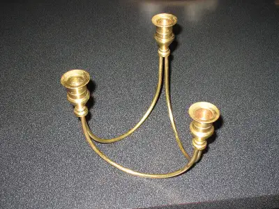 Ancien chandelier 3 pattes, View more