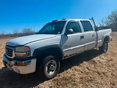 2004 GMC 2500HD , 4 DOOR CREWCAB WITH BIG REAR BENCH SEAT , 4X4 AUTONATIC ALLISON TRANSMISSION , 6.6...