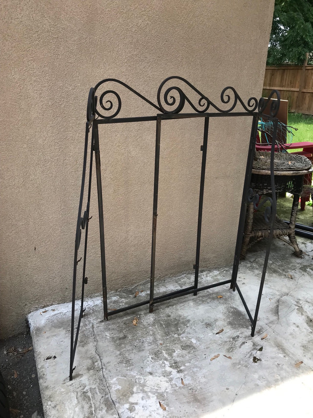Wrought Iron lovely garden divider privacy screen. in Outdoor Décor in City of Toronto