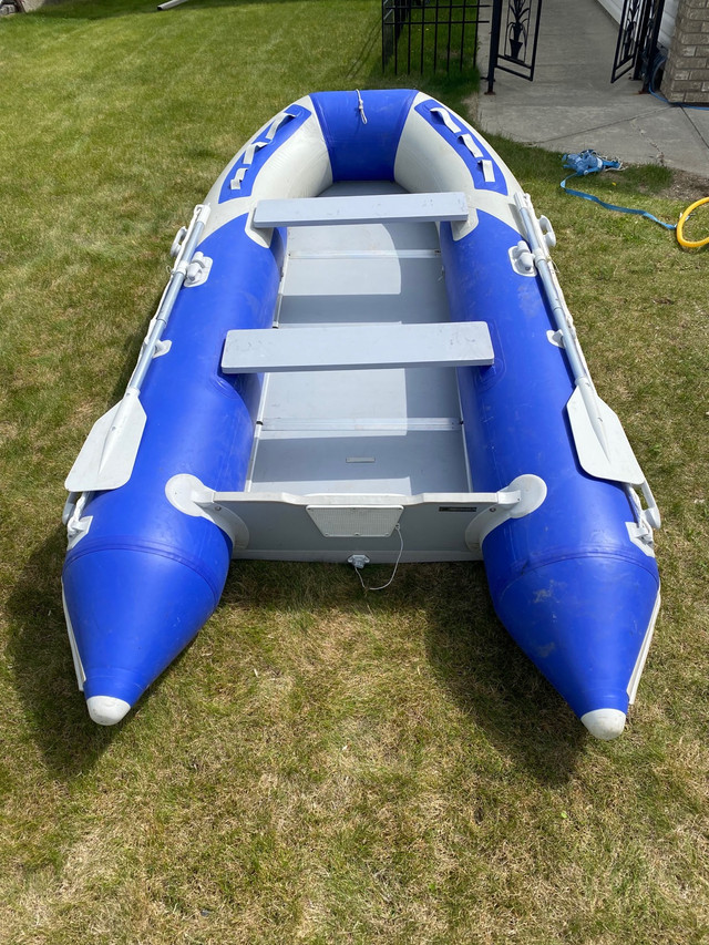 Inflatable boat 11’ in Powerboats & Motorboats in Red Deer - Image 2