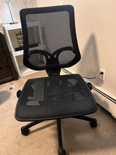 Comfortable and breathable mesh office chair, perfect for working from home, studying, or everyday d...