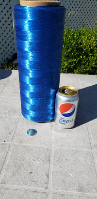 Grande bobine de fil de nylon bleu