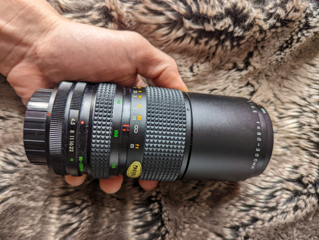 Canon FD 80-200mm F/4 Telephoto Zoom Lens in Cameras & Camcorders in City of Toronto