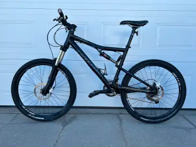 Cannondale RZ One40 5 full suspension mountain bike Size Large 26” wheels. It's ready to hit the tra...