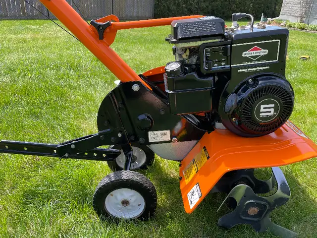 Columbia 5hp rotor tiller in Lawnmowers & Leaf Blowers in Ottawa - Image 5