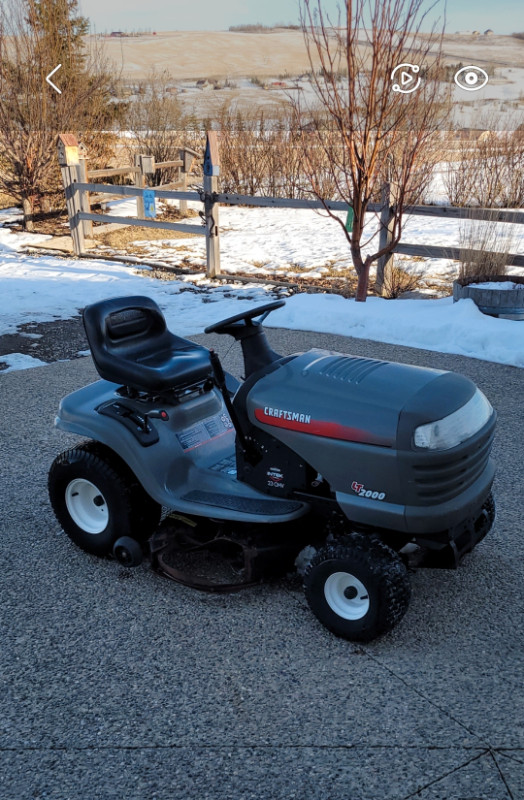 2005 Craftsman Lt2000 23hp Briggs stratton riding mower/tractor. in Lawnmowers & Leaf Blowers in Calgary