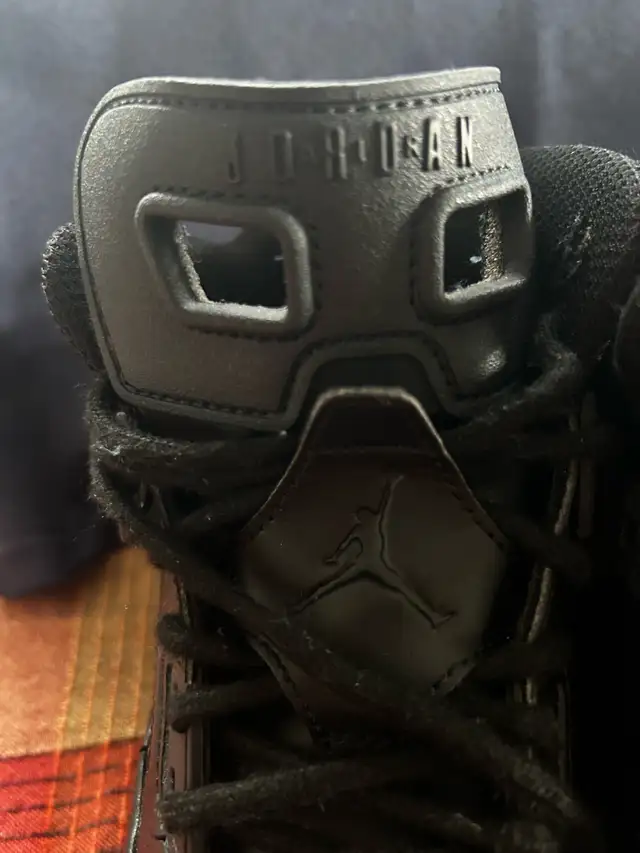 (Youth size 4) Jordan Winterized Spizike GS 'Black Cat' in Men's Shoes in Mississauga / Peel Region - Image 7