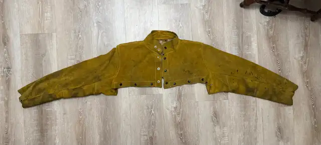 PowerWeld Leather Welding Jacket – Cropped Sleeve in Other in Edmonton - Image 2