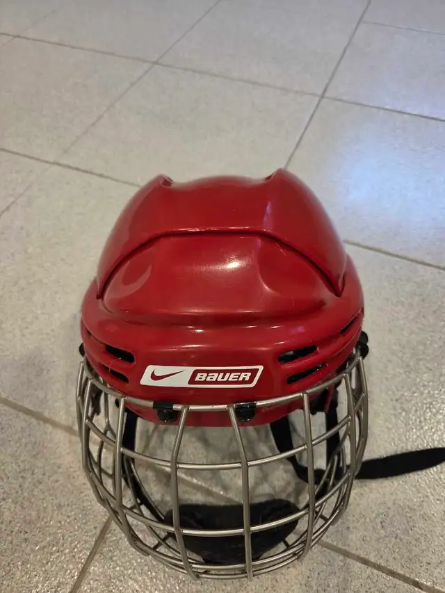 SENIOR HOCKEY EQUIPMENT  in Hockey in Markham / York Region - Image 6