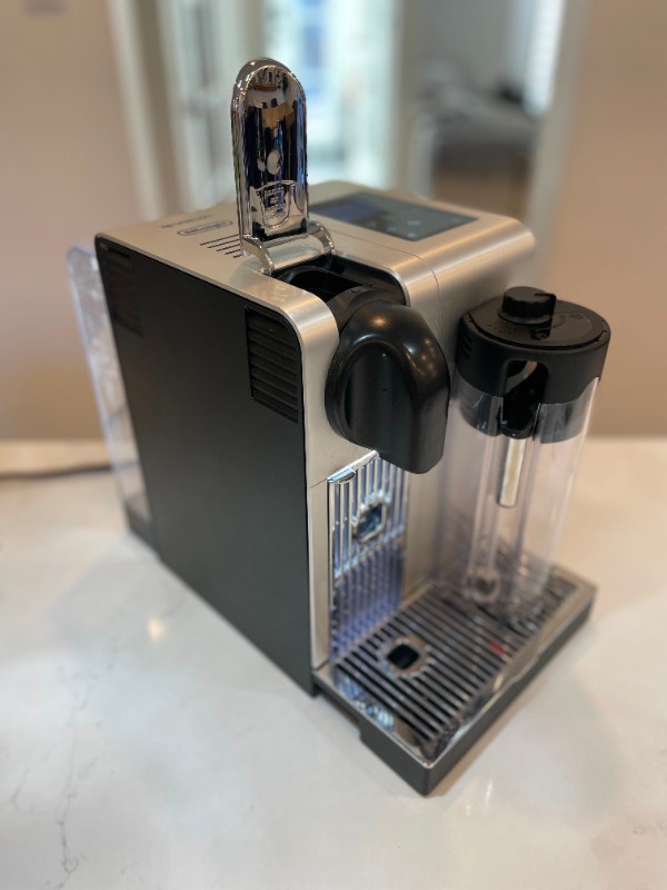 De'Longhi ® Nespresso ® Lattissima Pro Espresso Maker Machines à café