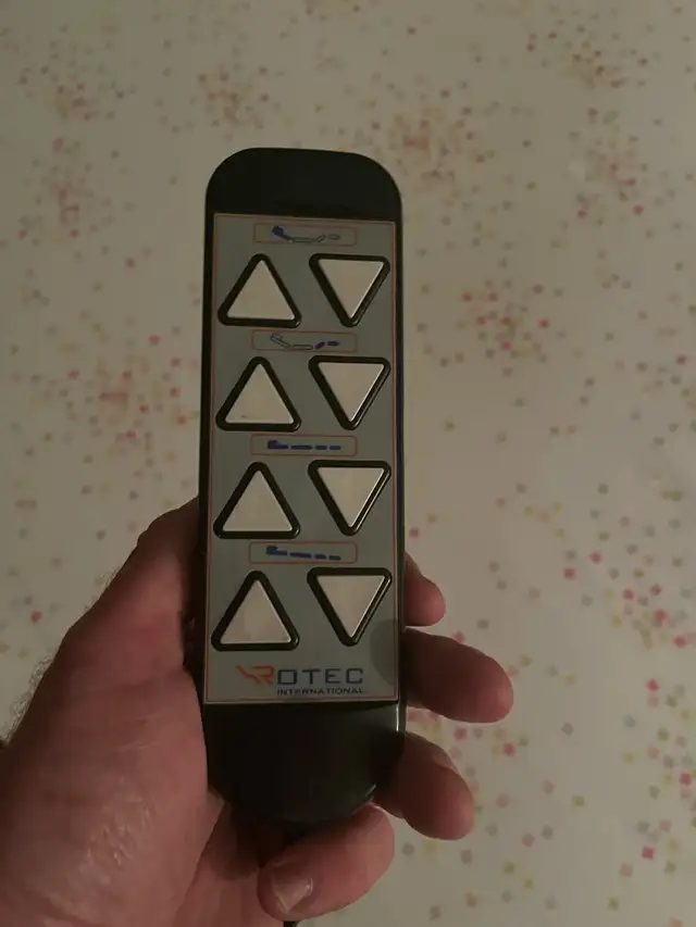 lit électrique  in Beds & Mattresses in Lévis - Image 4