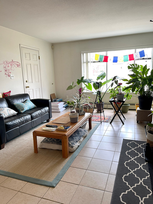 Furnished 1bd in 3bd Suite for a Female International Student in Room Rentals & Roommates in Vancouver