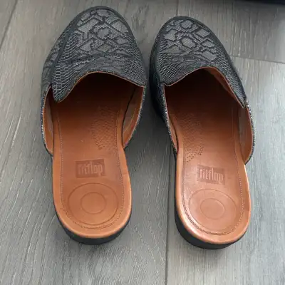 FITFLOP LEATHER MULE SIZE 8, View more