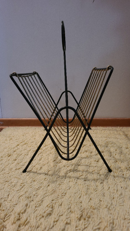 Retro 50's, 60's magazine rack in Multi-item in Strathcona County - Image 2