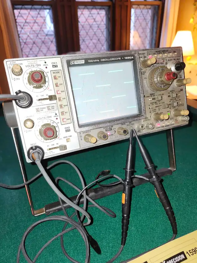 Oscilloscope B&K PRECISION 100 MHz modèle 1590A incl. 2 sondes in General Electronics in City of Montréal - Image 3