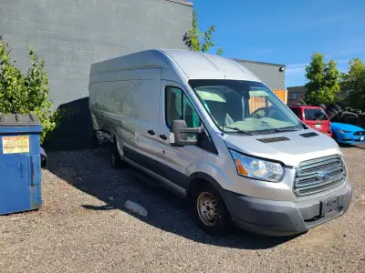 This 2018 Ford Transit cargo van is currently available with 90,427 kilometers on the odometer. 3.5L...