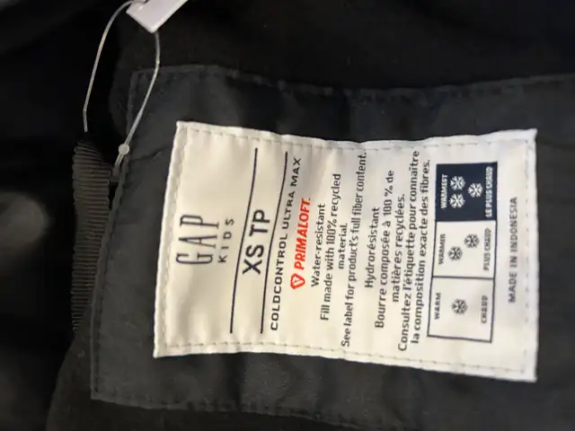 Price drop! brand new GAP winter jacket size XS(4/5) kids62863272817539122
