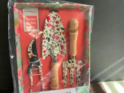 GARDEN TOOLS X 3PIECES, NEW, BRAND NAME + FLOWERY DESIGN, View more