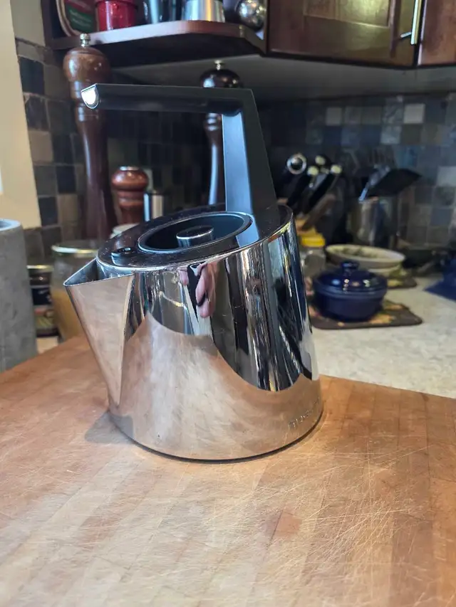 Bugatti Via Roma 1.4L Polished Kettle 89-7092 in Kitchen & Dining Wares in Edmonton - Image 5