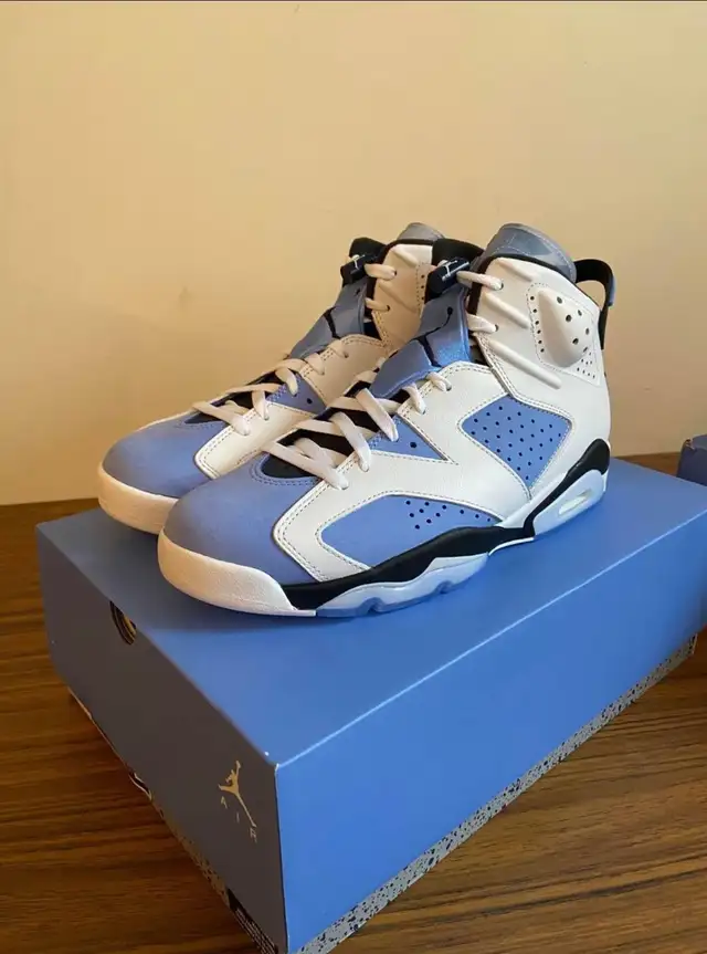 Jordan 6 Retro UNC White  in Men's Shoes in Mississauga / Peel Region - Image 2