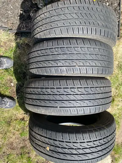 Marque Toyo, Grandeur 225/60/R16 encore en bonne condition.