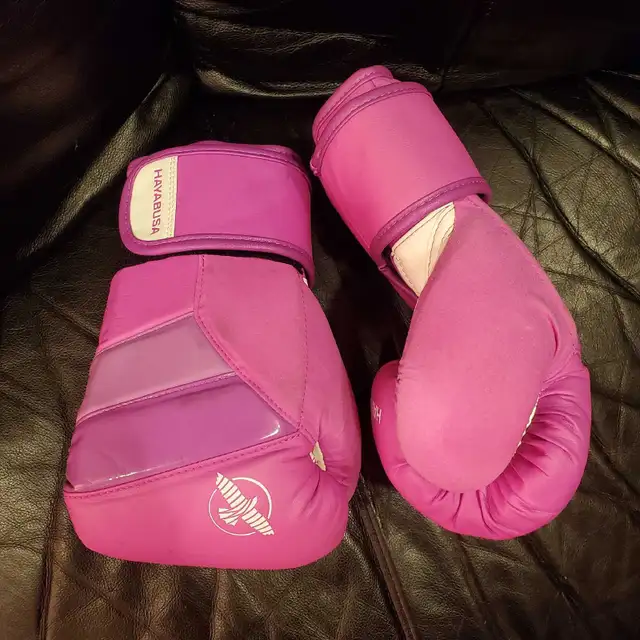 New 16 oz. HAYABUSA Boxing Gloves  in Exercise Equipment in Barrie - Image 5