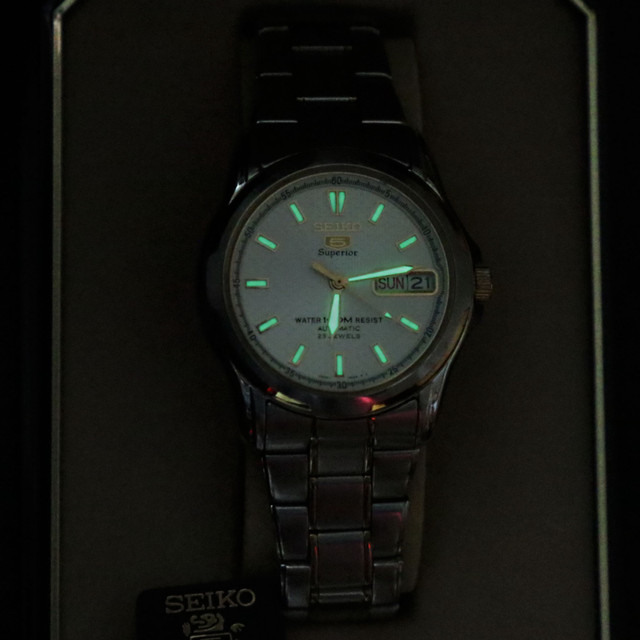 Seiko 5 SUPERIOR automatic watch, 23 jewels, two-tone, 100 M dans Bijoux et montres  à Ville de Montréal - Image 3