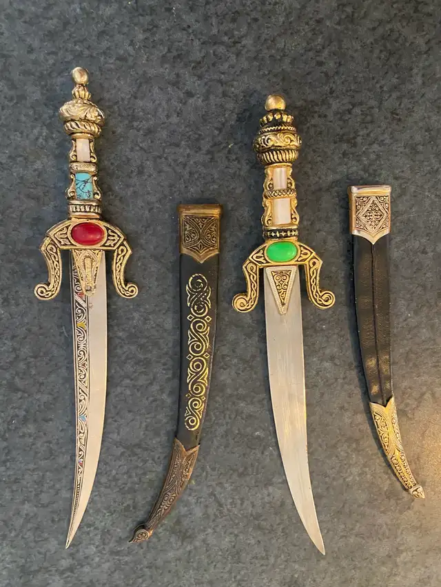 2 Vintage Ornate Dagger Letter Openers with sheaths. in Arts & Collectibles in Markham / York Region - Image 6