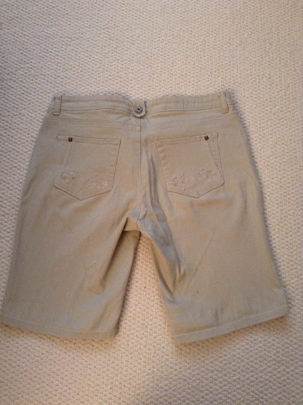 $20 for these beige size 6 dress shorts from Suko! in Women's - Bottoms in City of Toronto - Image 3
